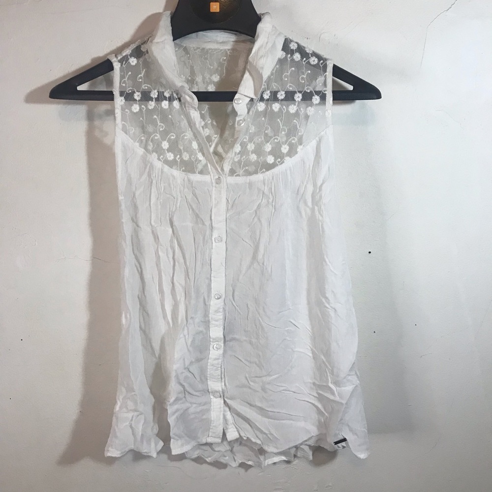 Hollister White Lace Sleeveless Button Down Top